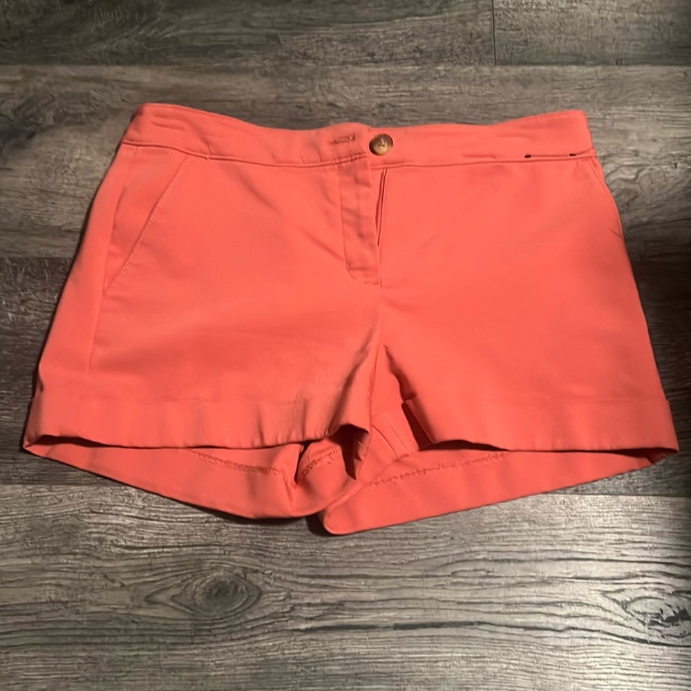 Express women’s size 6 peach colored shorts